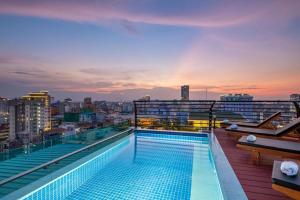 Bazén v ubytování Colina Inn Hotel nebo v jeho okolí