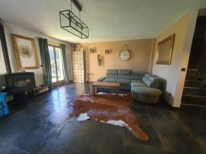 Posezení v ubytování Maison au calme avec piscine, terrasse, BBQ