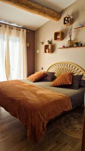 Postel nebo postele na pokoji v ubytování Maison au calme avec piscine, terrasse, BBQ