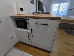 Η κουζίνα ή μικρή κουζίνα στο Apartman Vanja +7 φωτογραφίες