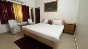 Postel nebo postele na pokoji v ubytování Vibhuvan Resort