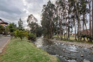 クエンカにある24-hr High Security! Luxe River Oasis W Mtn Viewsのギャラリーの写真