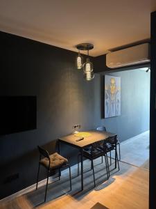 Μια τηλεόραση ή/και κέντρο ψυχαγωγίας στο Amaroom