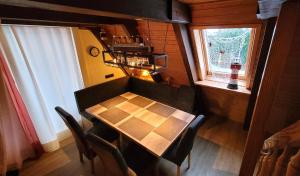 a table and chairs in a room with a window at Ferienhaus Ankerplatz Twielenfleth im Feriendorf Altes Land in Hollern-Twielenfleth