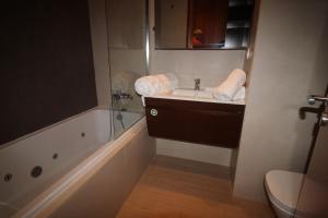 Koupelna v ubytování T1 Praia da Rocha / Rocha Prime B5 + 43 fotografií