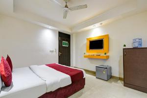 TV a/nebo společenská místnost v ubytování Hotel Happy Stay Delhi Airport