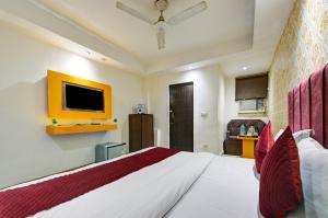 TV a/nebo společenská místnost v ubytování Hotel Happy Stay Delhi Airport