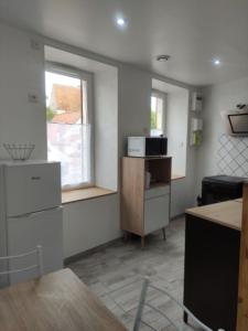 Cuisine ou kitchenette dans l'établissement Chez Nathalie