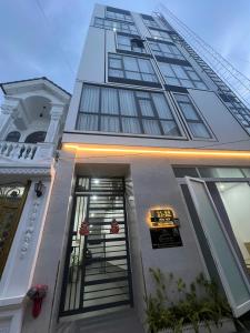 Tòa nhà nơi căn hộ tọa lạc