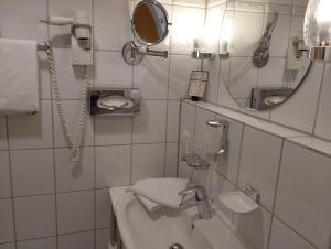 Koupelna v ubytování Paulin Hotel Trier