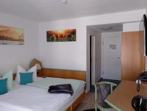 Postel nebo postele na pokoji v ubytování Paulin Hotel Trier