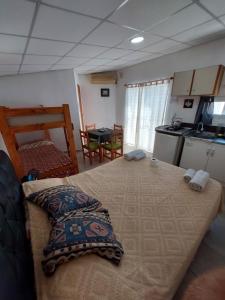 Η κουζίνα ή μικρή κουζίνα στο Departamento Monoambiente 4 Del Sauce