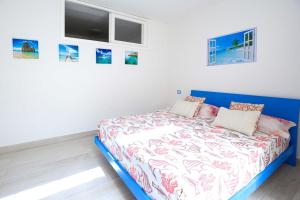 a bedroom with a blue and white bed at Villa con piscina in parco privato in Agnone +36 photos