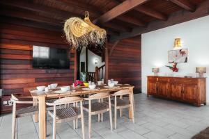 Μια τηλεόραση ή/και κέντρο ψυχαγωγίας στο Appartement Duplex T5 - Villa Les Bougainvilliers