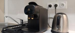 Příslušenství pro přípravu čaje a kávy v ubytování La Marne