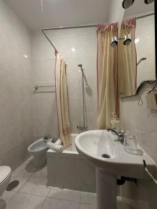 Łazienka w obiekcie Hostal Villamañez