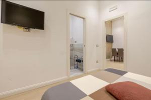 Televízia a/alebo spoločenská miestnosť v ubytovaní NSH AppartHotel, Napoli Centro