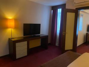 TV/trung tâm giải trí tại Hotel Vila Galé Cascais T1 109