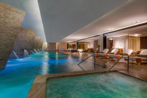 Bazén v ubytování Grand Velas Los Cabos Luxury All Inclusive nebo v jeho okolí