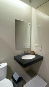 Ένα μπάνιο στο Hotel Ompu Herti