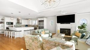 Η κουζίνα ή μικρή κουζίνα στο Ocean Front, Roof Top Deck, Hot Tub, Beach Badges, Wifi,