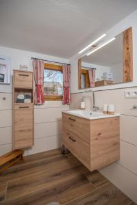 Nhà bếp/bếp nhỏ tại Oberbrixen Hütte +37 ảnh