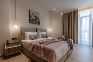 Postel nebo postele na pokoji v ubytování 1864 Apartments