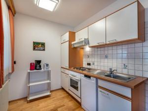 Η κουζίνα ή μικρή κουζίνα στο Apartment Herzele by Interhome +31 φωτογραφίες