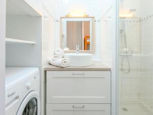 Ένα μπάνιο στο Apartment les Goelands by Interhome
