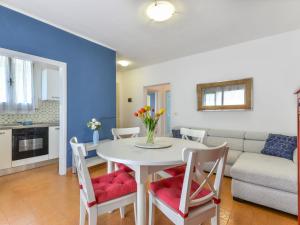 A kitchen or kitchenette at Apartment la Roccia by Interhome