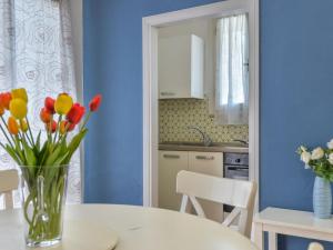 A kitchen or kitchenette at Apartment la Roccia by Interhome Még 21 kép