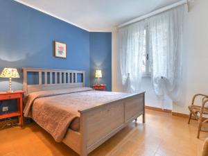 A bed or beds in a room at Apartment la Roccia by Interhome