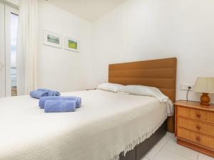 Posteľ alebo postele v izbe v ubytovaní Apartment Cala Montero I by Interhome
