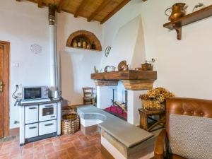 A television and/or entertainment centre at Holiday Home La Terrazza by Interhome