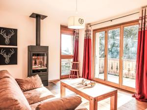 Posezení v ubytování Chalet Dipankar by Interhome