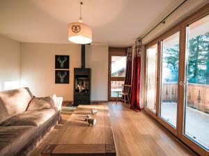 Posezení v ubytování Chalet Dipankar by Interhome