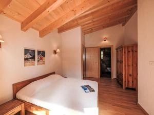 Postel nebo postele na pokoji v ubytování Chalet Dipankar by Interhome