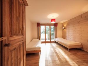 Postel nebo postele na pokoji v ubytování Chalet Dipankar by Interhome