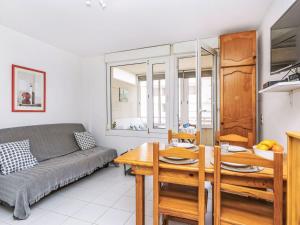 Η κουζίνα ή μικρή κουζίνα στο Apartment Cala Montero-1 by Interhome