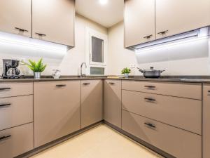 Kuchyňa alebo kuchynka v ubytovaní Apartment Acantilados-3 by Interhome
