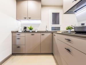 Kuchyňa alebo kuchynka v ubytovaní Apartment Acantilados-3 by Interhome