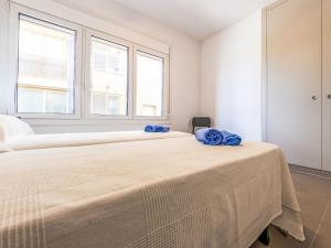 Posteľ alebo postele v izbe v ubytovaní Apartment Acantilados-3 by Interhome