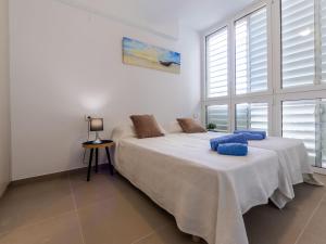 Posteľ alebo postele v izbe v ubytovaní Apartment Acantilados-3 by Interhome