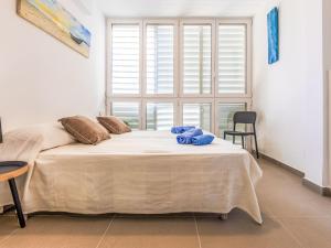 Posteľ alebo postele v izbe v ubytovaní Apartment Acantilados-3 by Interhome