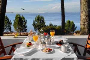 Comida no hotel ou em algum lugar perto