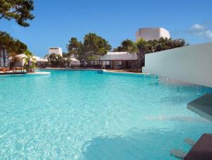 A piscina localizada em Hotel del Lago Golf & Art Resort ou nos arredores