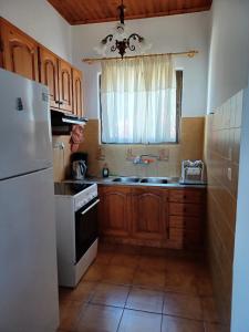 Gallery image of Nerissa bungalow 2, two bedroom house with sea view in Spartia