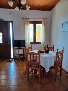 Gallery image of Nerissa bungalow 2, two bedroom house with sea view in Spartia +12 photos