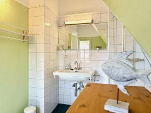 Bilik mandi di Haus am See - Absolute Rarität, gemütliches Haus mit privatem Seezugang +22 gambar