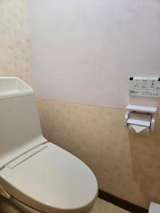 Koupelna v ubytování ON SALE 13 minutes by Haneda Airport train, 15 minutes walking distance by station, fully equipped with a record player, maximum 5 people